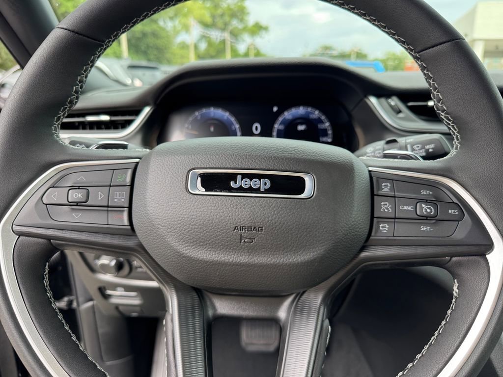 New 2025 Jeep Grand Cherokee L Laredo w/ Luxury Tech Group I image 24