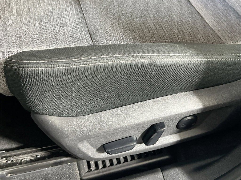 Used 2023 Nissan Rogue SV image 18