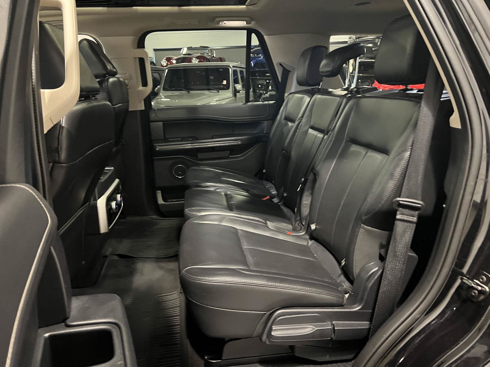 Used 2023 Ford Expedition XLT AWD/4WD image 27