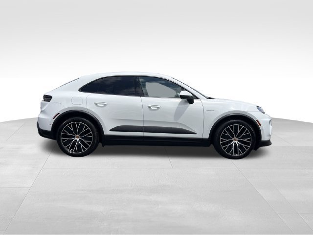Used 2025 Porsche Macan Electric w/ Premium Package RWD image 6