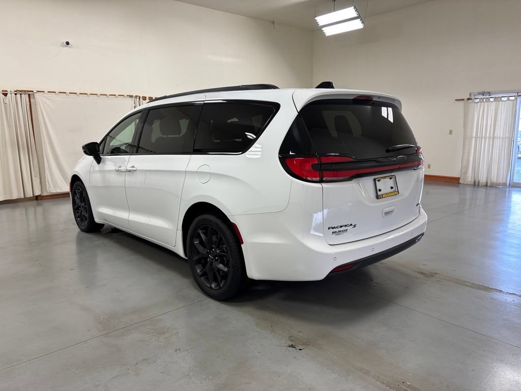 Used 2024 Chrysler Pacifica Touring-L w/ S Appearance Package AWD/4WD image 6