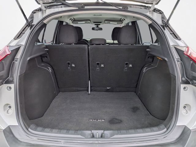 Used 2020 Nissan Kicks SR FWD image 12