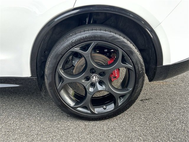 Used 2024 Alfa Romeo Stelvio Veloce image 11