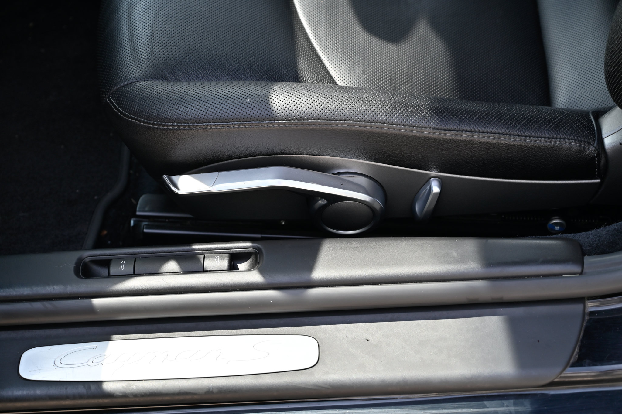 Used 2011 Porsche Cayman S RWD image 18