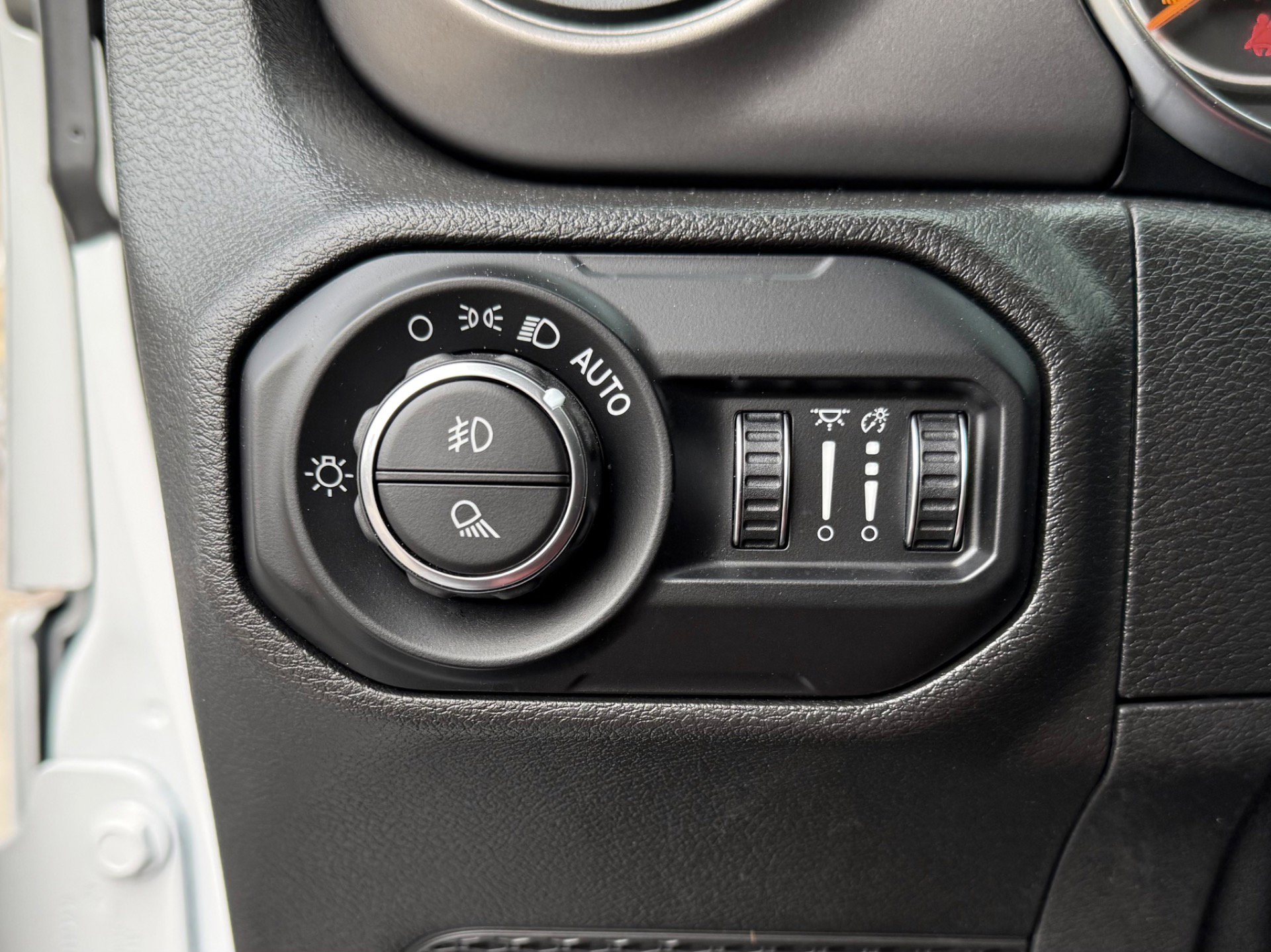 Used 2021 Jeep Gladiator Sport image 23