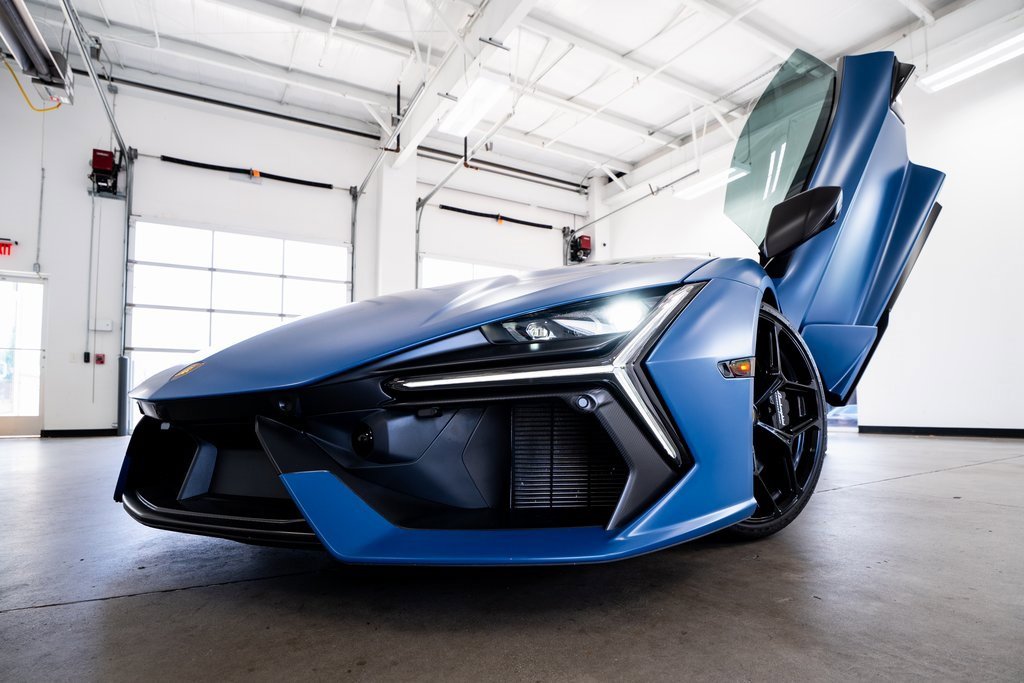 Used 2024 Lamborghini Revuelto image 20