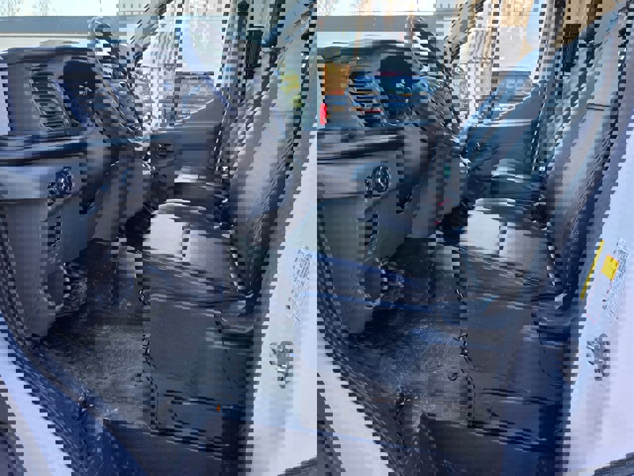 Used 2022 Ford E-Transit Medium Roof image 13