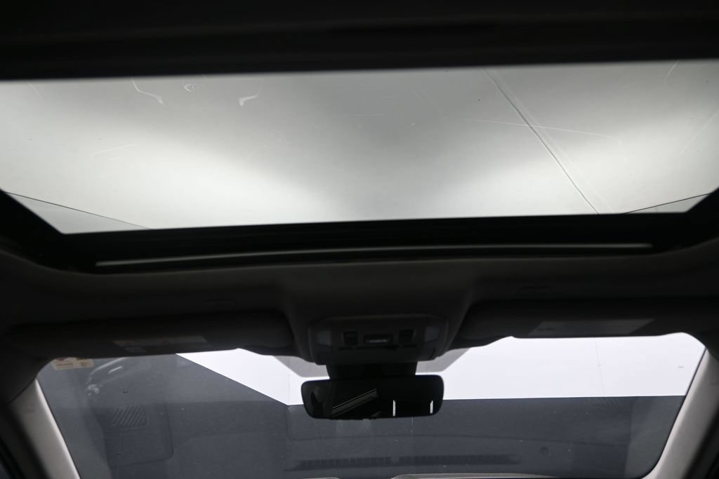 Used 2023 Toyota Highlander XLE AWD/4WD image 29