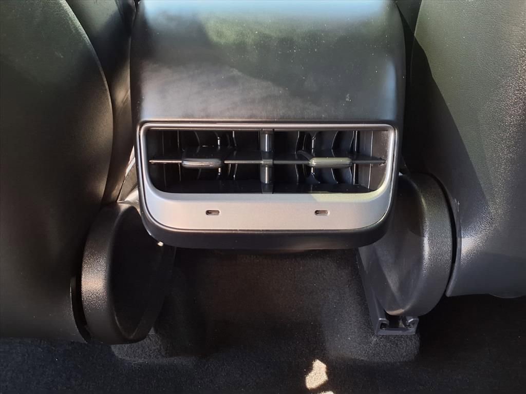 Used 2021 Tesla Model Y Long Range AWD/4WD image 17