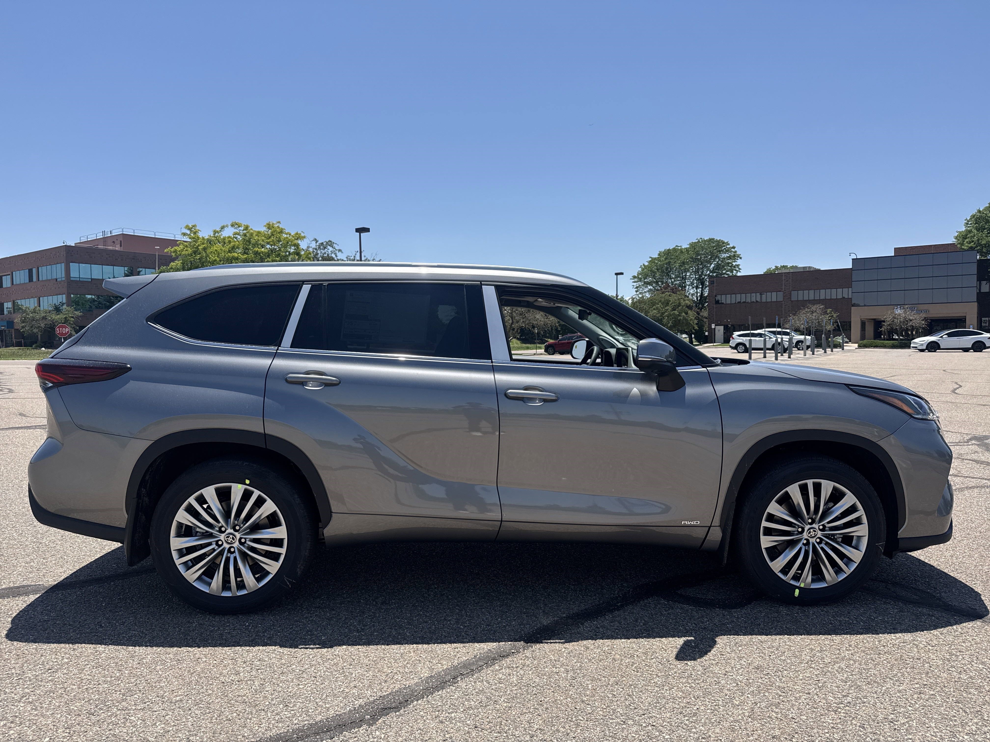 New 2026 Toyota Highlander Platinum AWD/4WD image 6