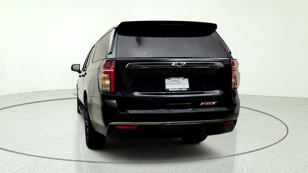 Used 2022 Chevrolet Suburban RST w/ Luxury Package AWD/4WD image 6