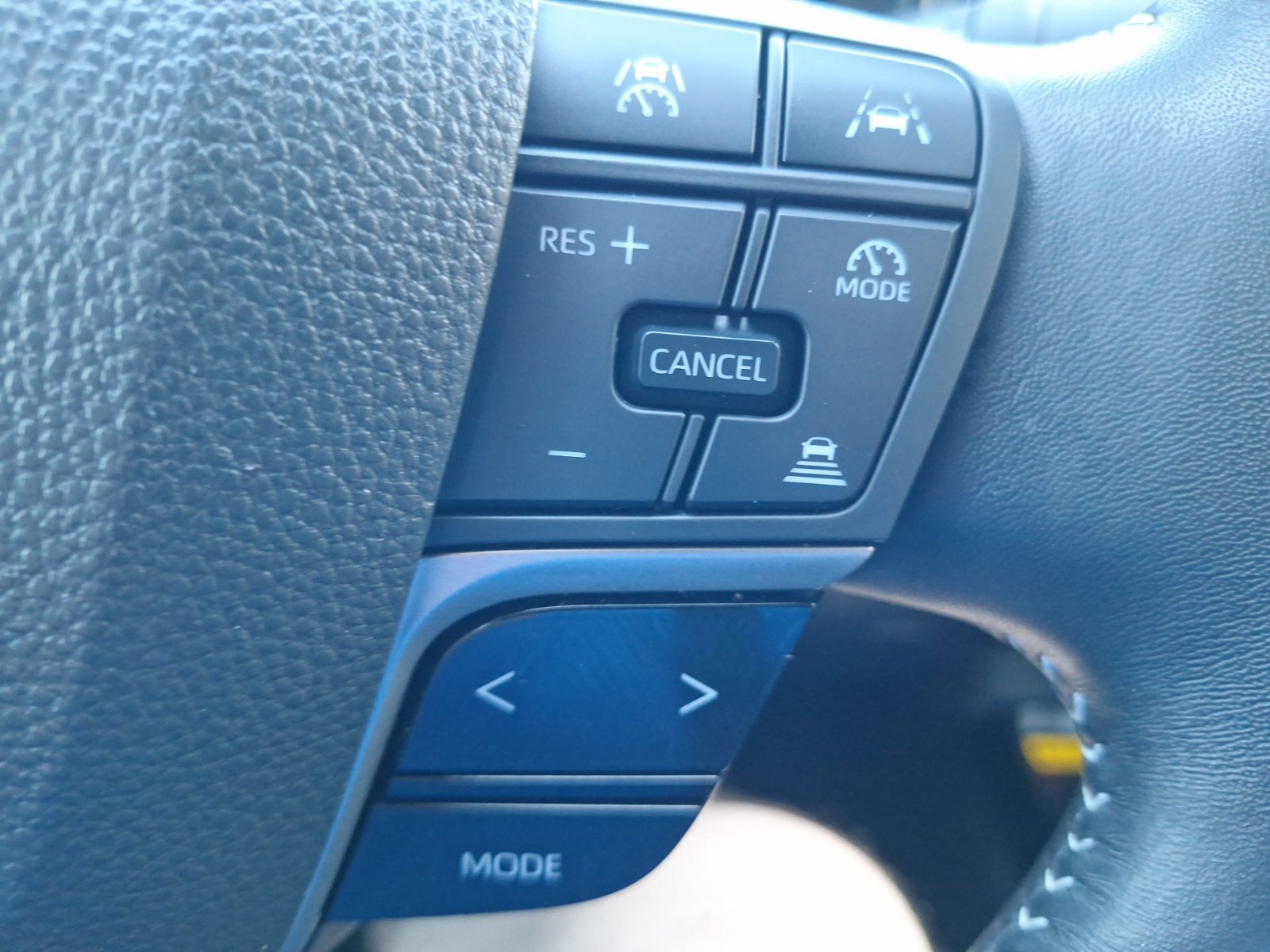 Used 2025 Toyota Camry SE w/ Convenience Package FWD image 20
