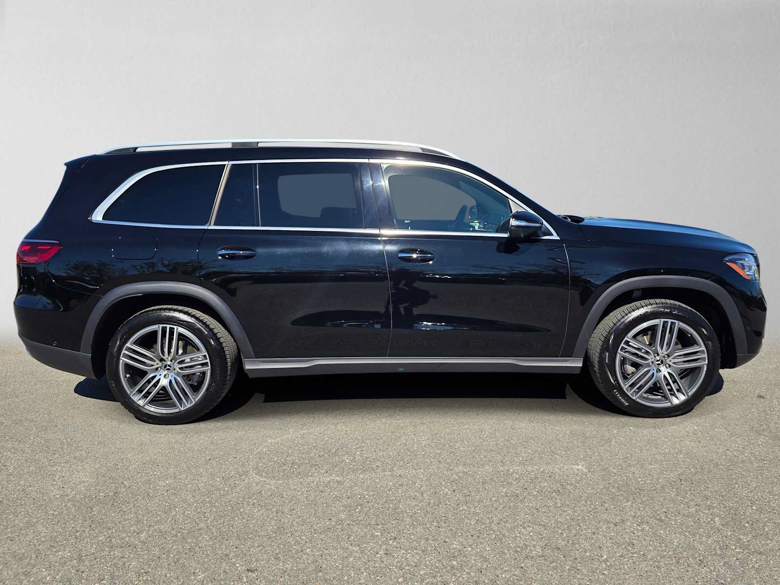 Used 2026 Mercedes-Benz GLS 450 4MATIC image 4
