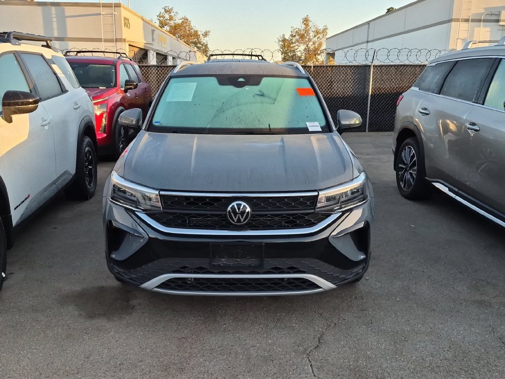 Used 2023 Volkswagen Taos SE FWD image 3