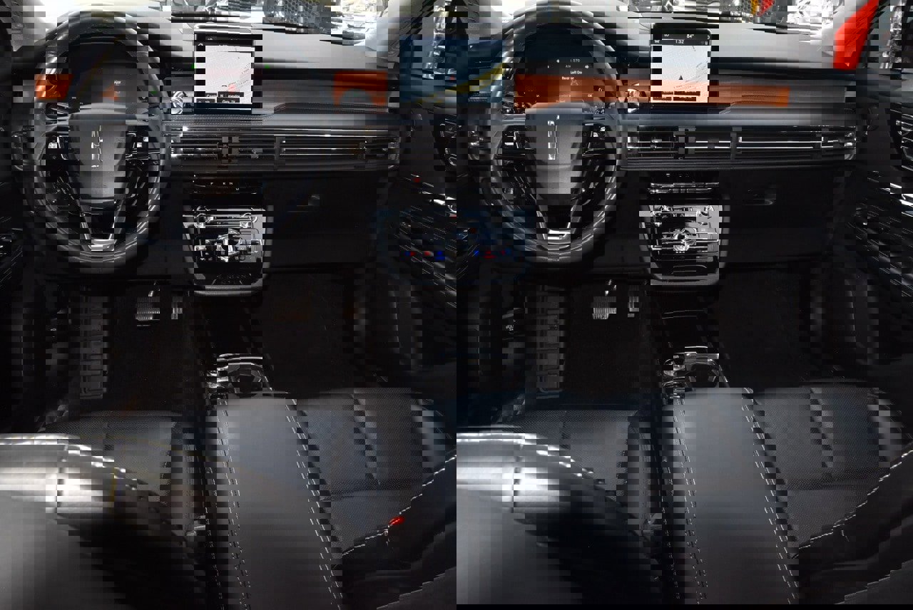 Used 2021 Lincoln Corsair Reserve w/ Equipment Group 201A image 16