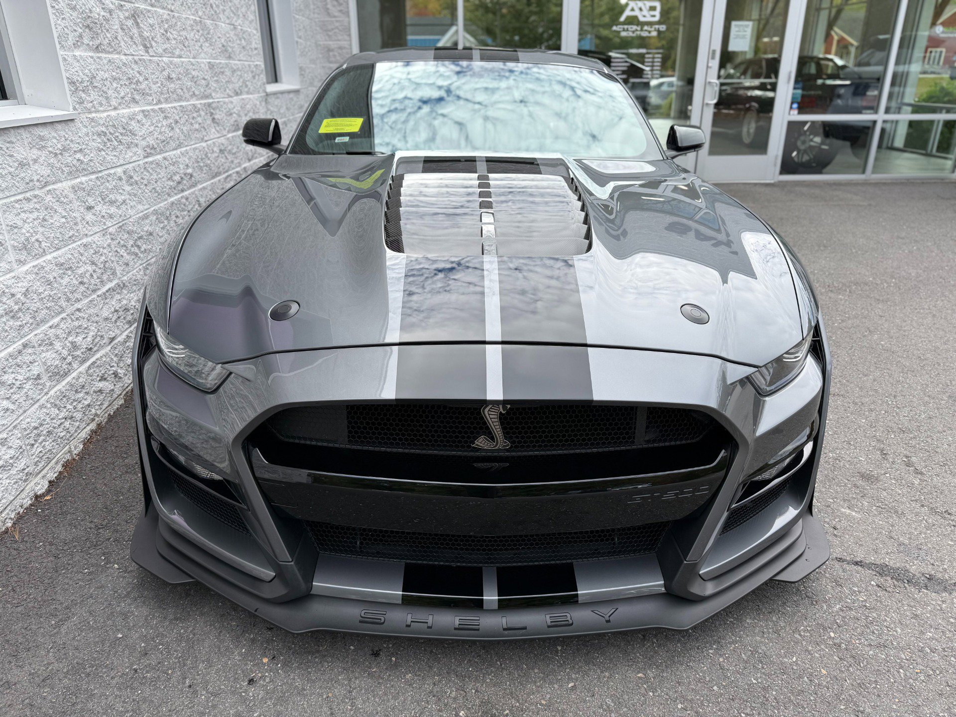 Used 2022 Ford Mustang Shelby GT500 w/ Carbon Fiber Track Pack image 3