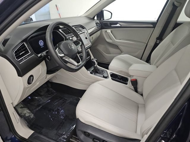 Used 2023 Volkswagen Tiguan SE w/ Panoramic Sunroof Package AWD/4WD image 13