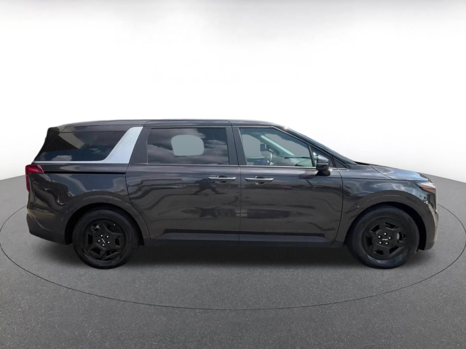 Used 2026 Kia Carnival FWD image 15