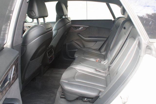 Used 2019 Audi Q8 Prestige w/ Luxury Package image 31