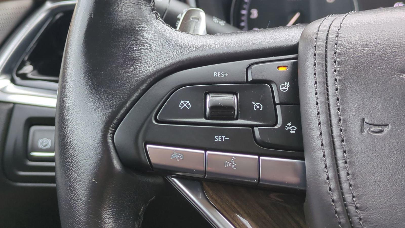 Used 2021 Cadillac XT6 Sport w/ LPO, ONYX Package image 27