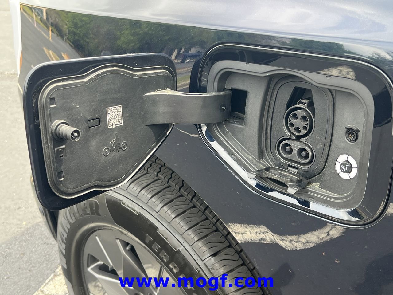 Certified 2023 Ford F150 Lightning Lariat w/ Equipment Group 511A High image 34