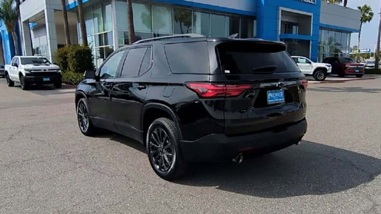 Used 2023 Chevrolet Traverse RS w/ LPO, Cargo Package image 6