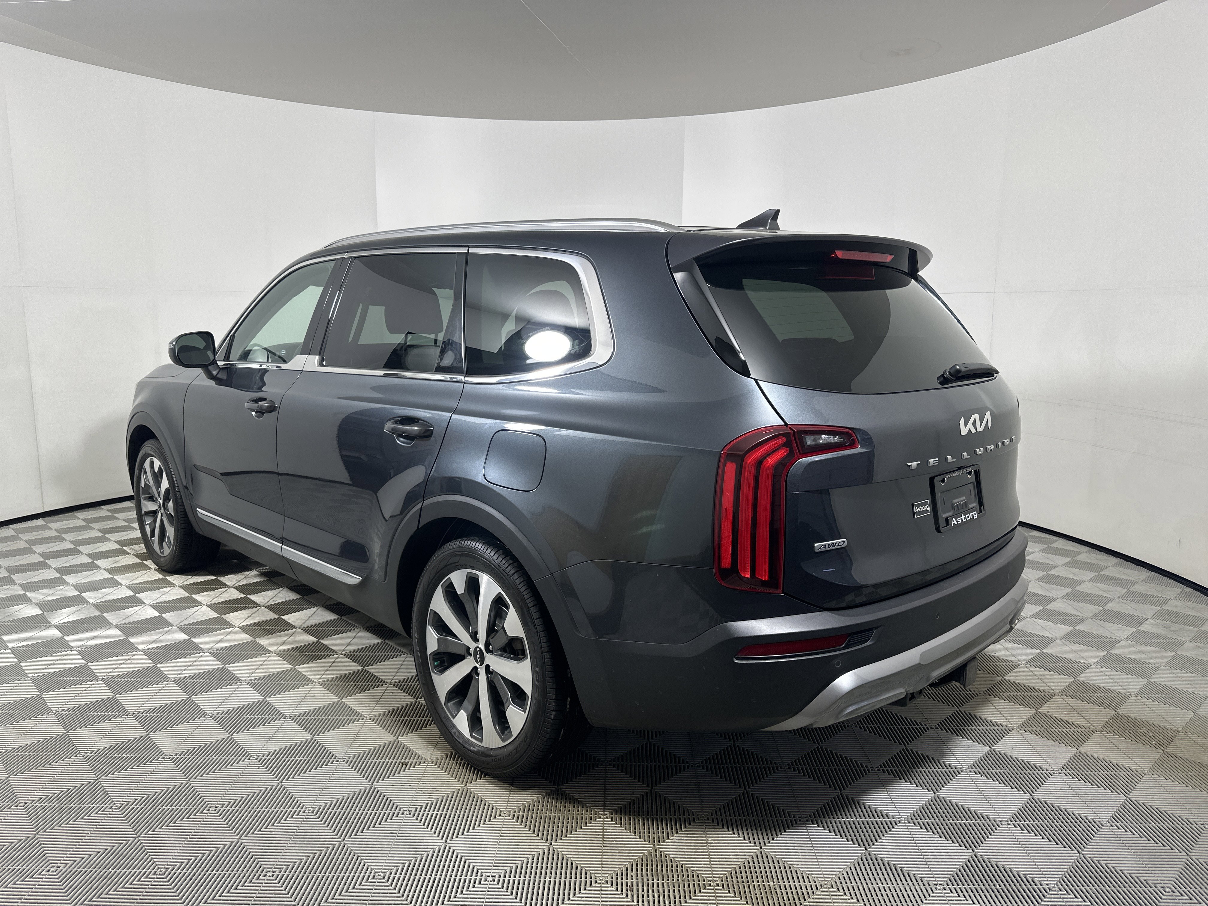 Used 2022 Kia Telluride EX w/ EX Premium Package image 5