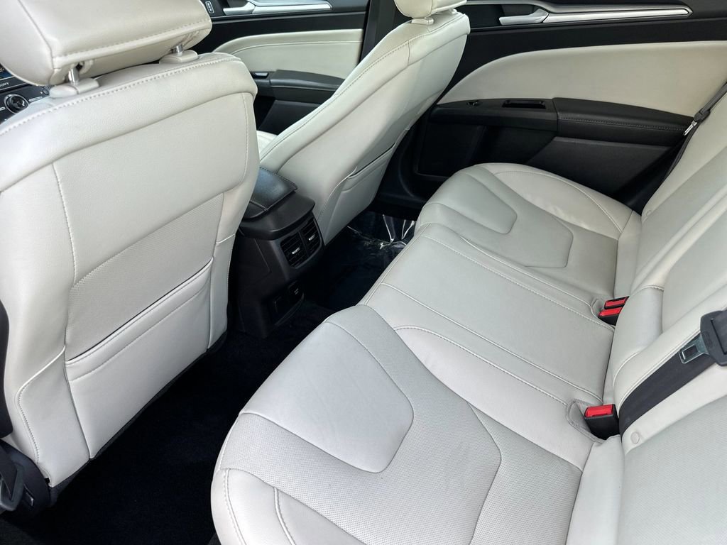 Used 2016 Ford Fusion Titanium FWD image 11