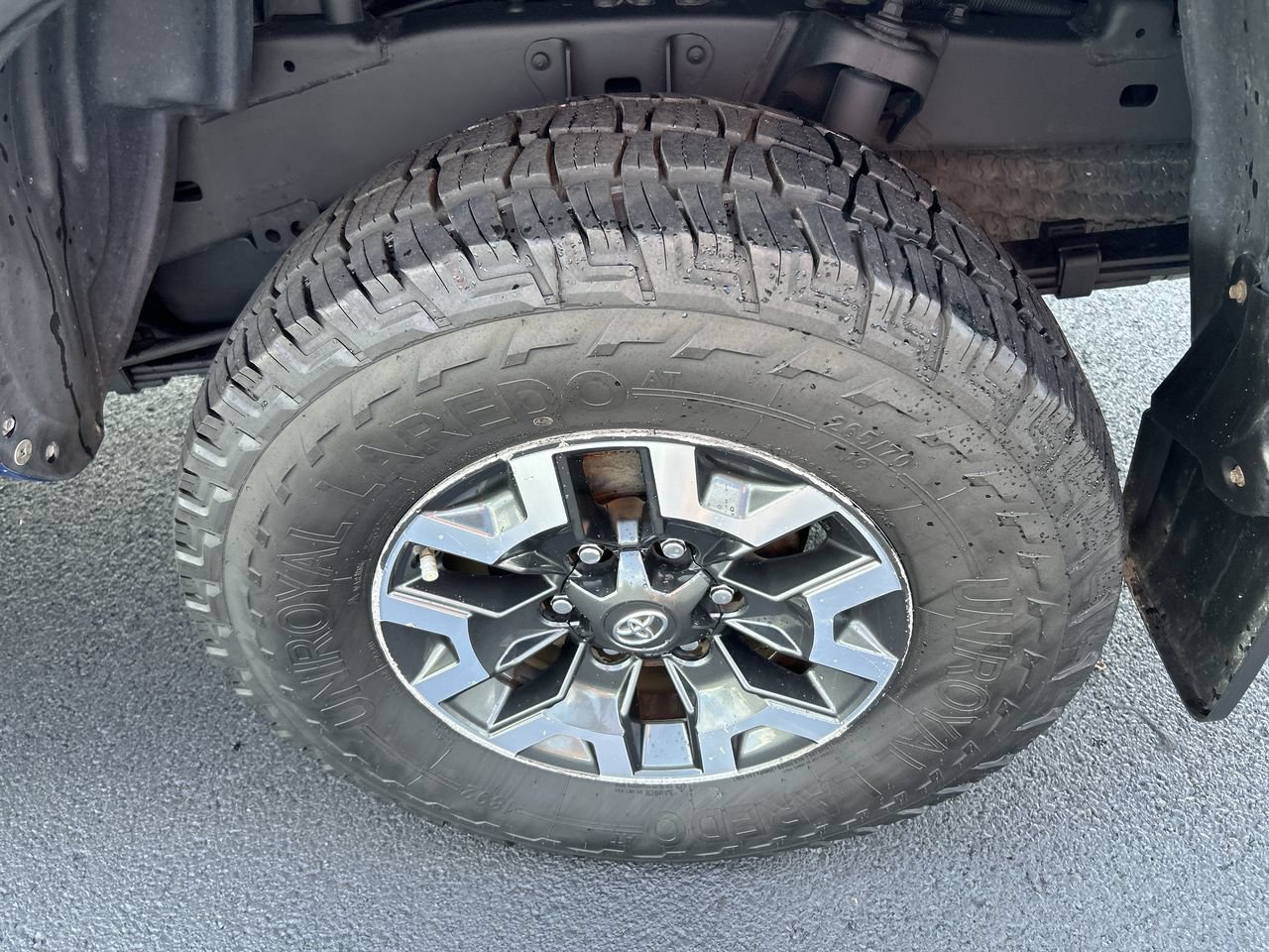Used 2018 Toyota Tacoma TRD Off-Road w/ Exterior Package AWD/4WD image 10