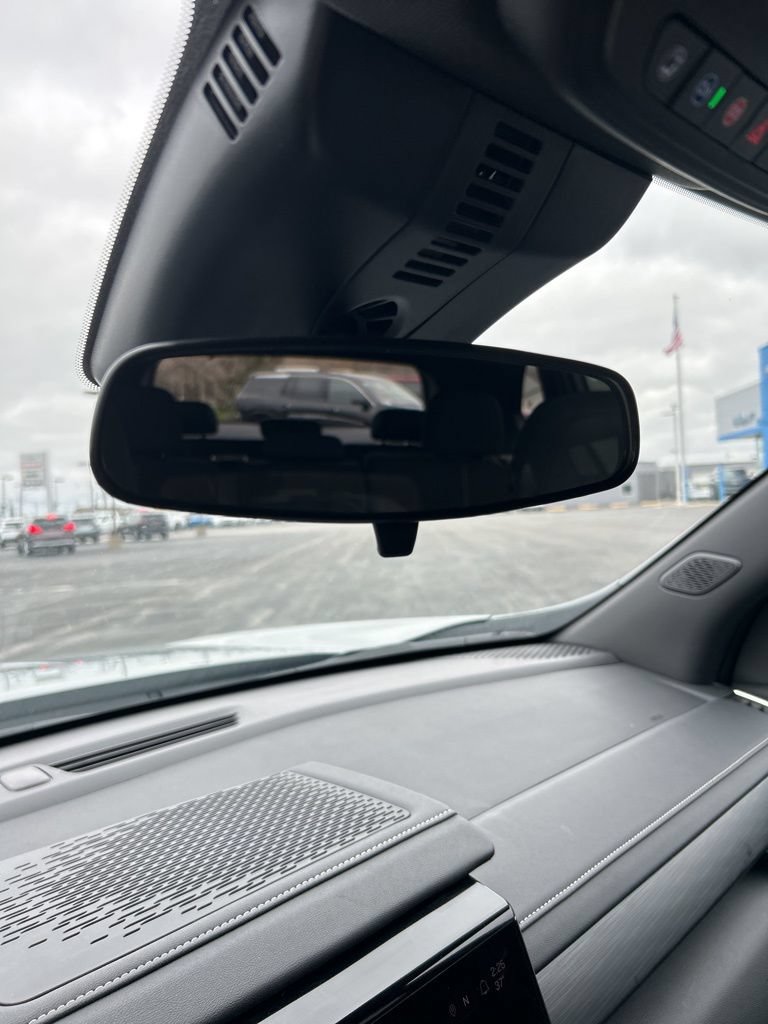 Used 2025 GMC Acadia Elevation FWD image 40