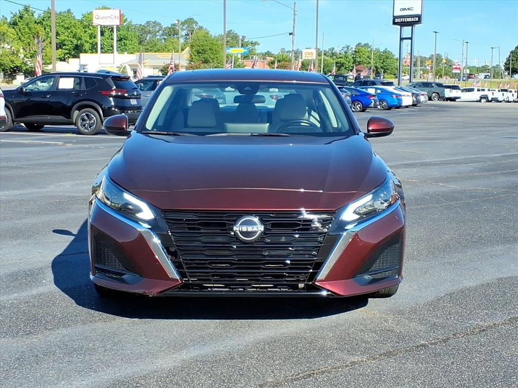 Used 2023 Nissan Altima 2.5 SV w/ SV Premium Package FWD image 2