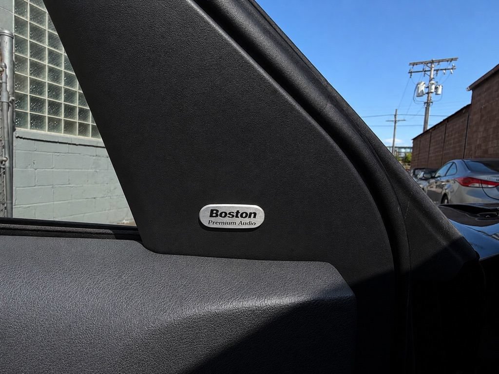 Used 2005 Chrysler 300 C w/ Navigation & Sound Group II RWD image 13