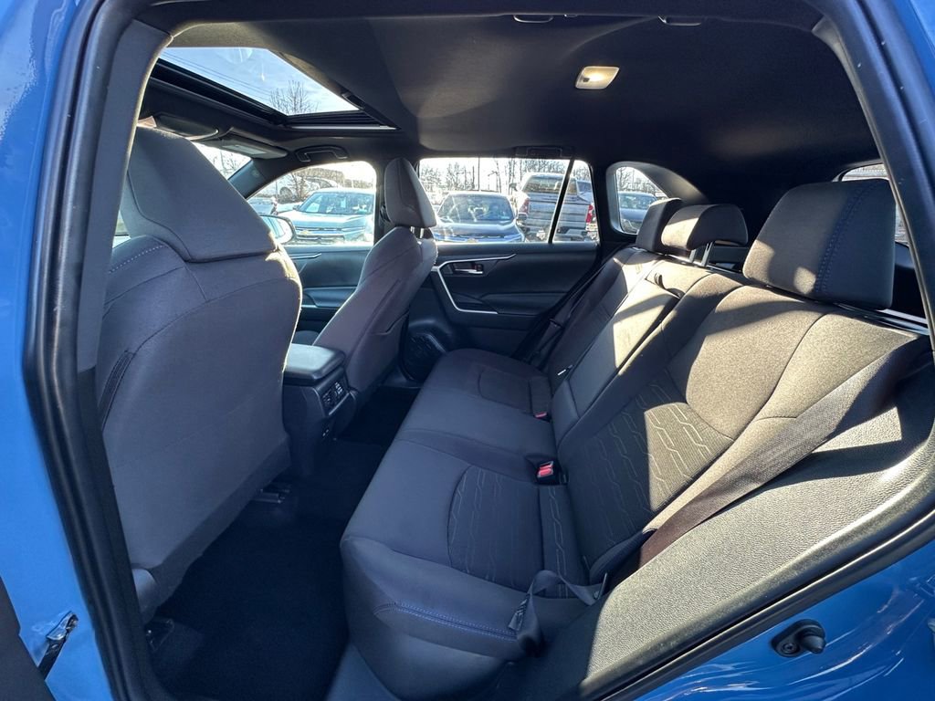Used 2022 Toyota RAV4 SE w/ Convenience Package image 21