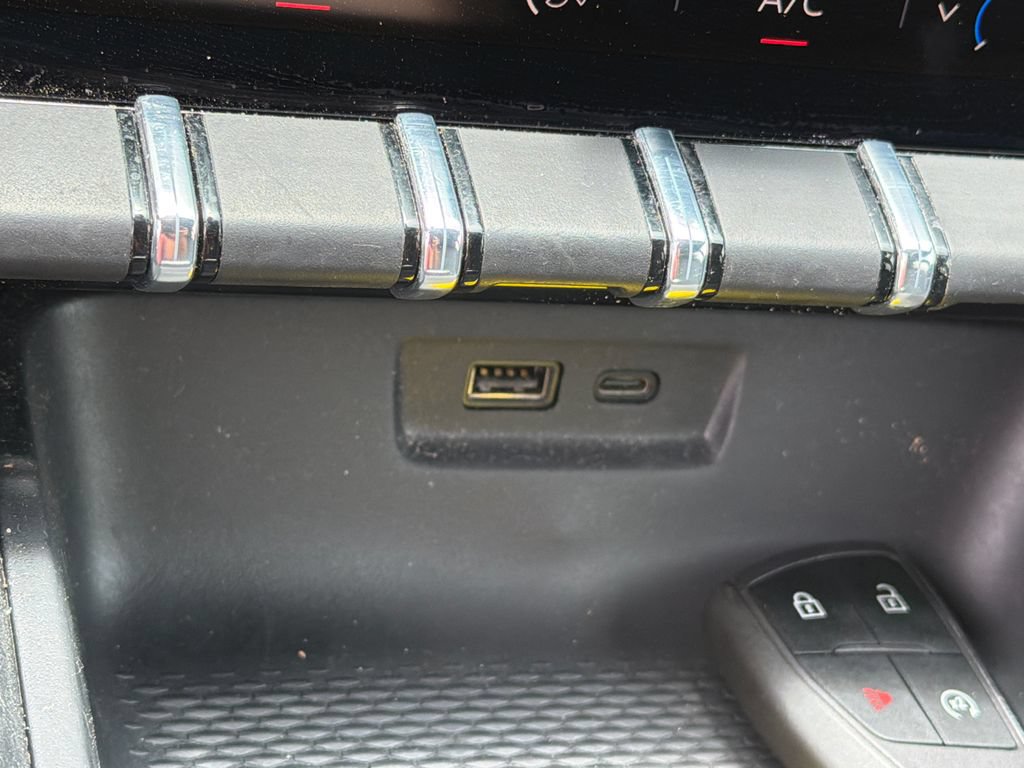 Used 2026 GMC Terrain Elevation w/ Black Edition FWD image 32