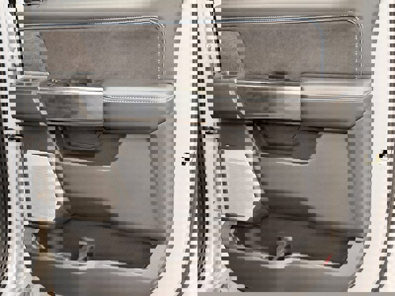 Used 2025 Ford F450 Platinum w/ FX4 Off-Road Package image 43