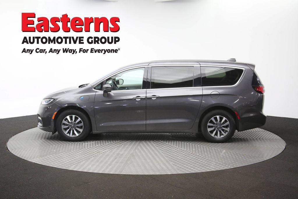 Used 2022 Chrysler Pacifica Touring-L w/ Uconnect Theater Family Group FWD image 61