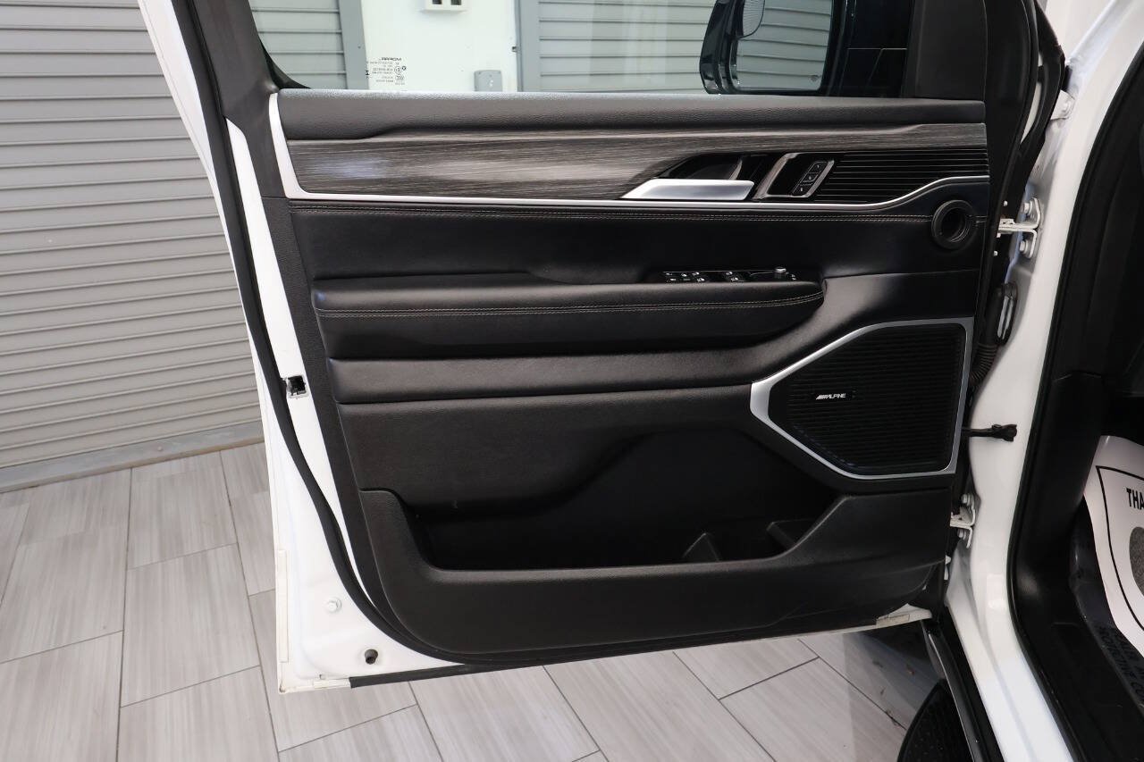 Used 2024 Jeep Wagoneer L Series II w/ Flexible Seating Group AWD/4WD image 13
