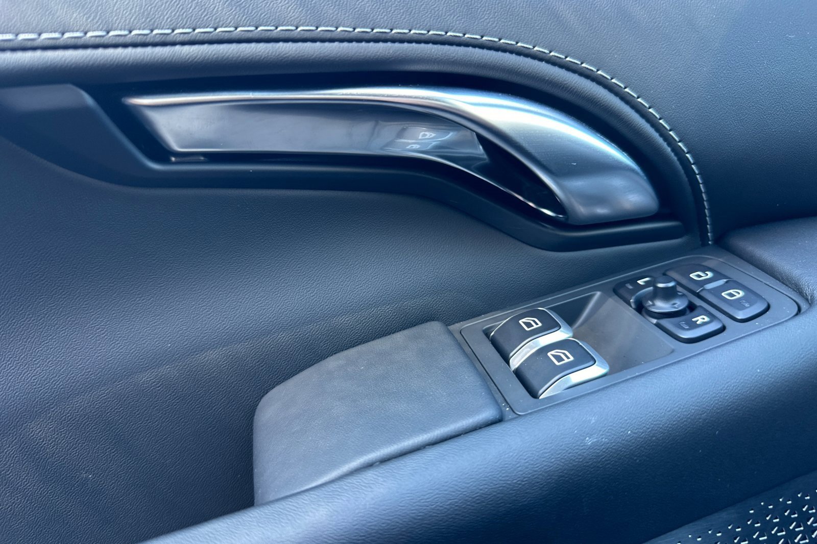 Used 2024 Lotus Emira First Edition image 9