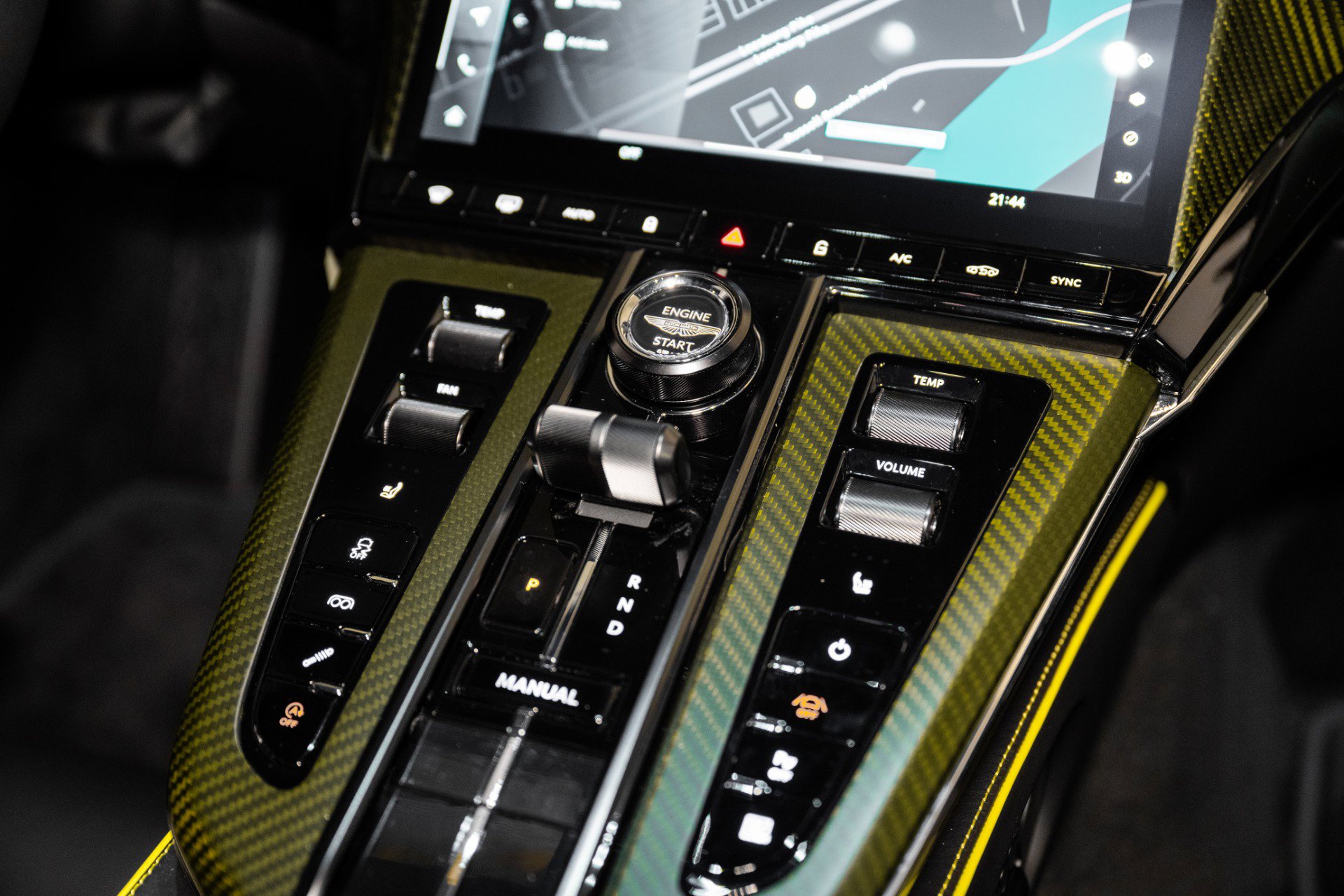 Used 2025 Aston Martin V8 Vantage Coupe image 27