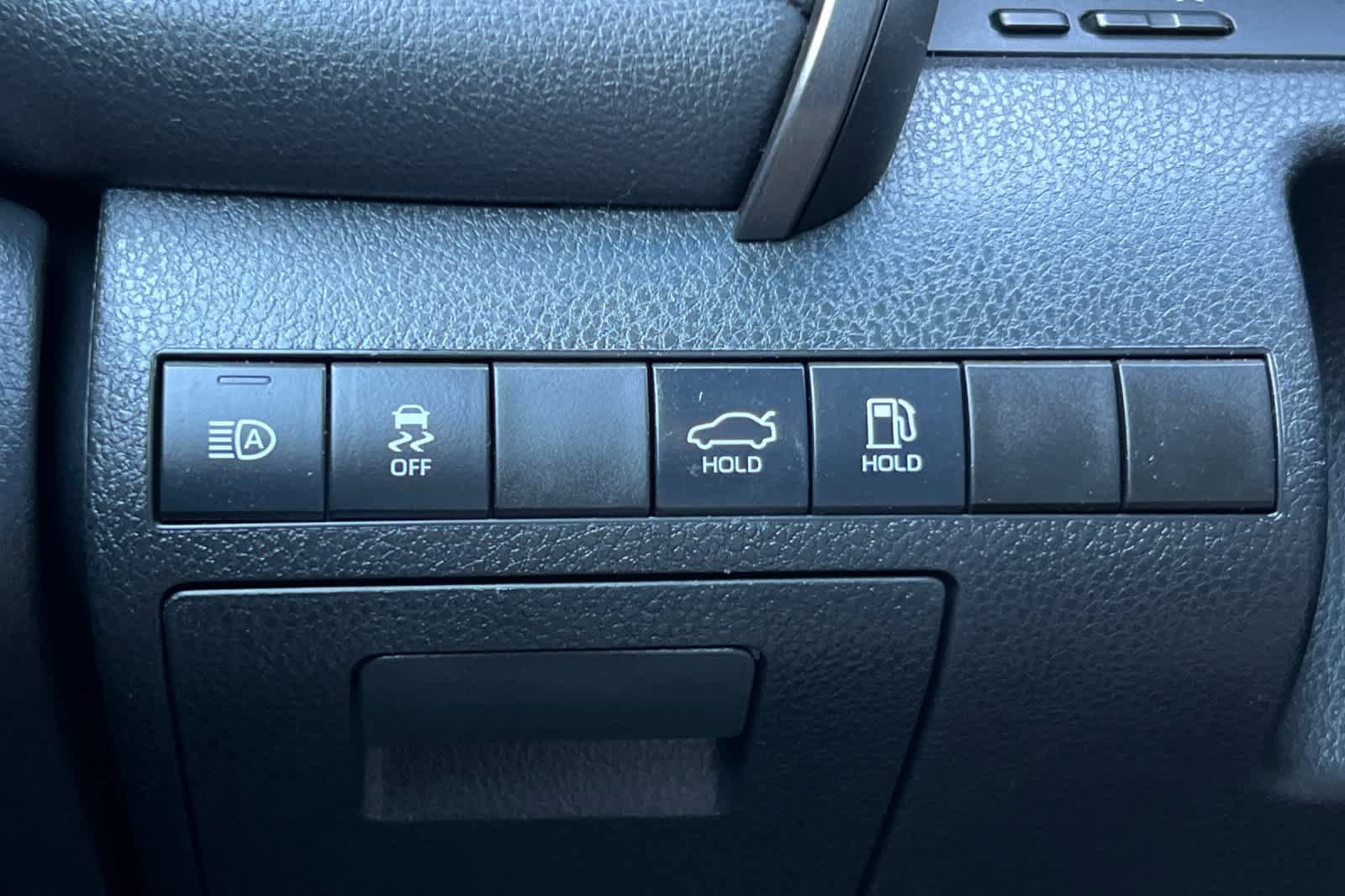Used 2020 Toyota Camry SE w/ Carpet Mat Package FWD image 27