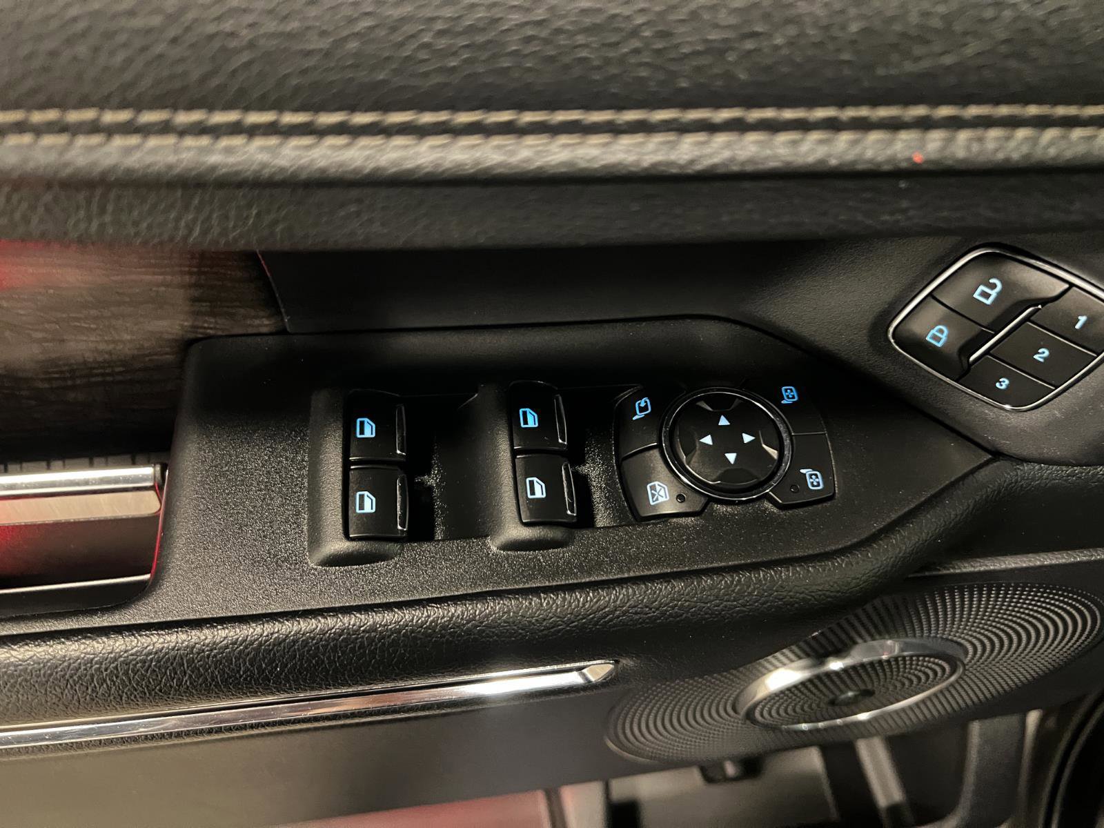 Used 2019 Ford Expedition Limited w/ Equipment Group 301A AWD/4WD image 28