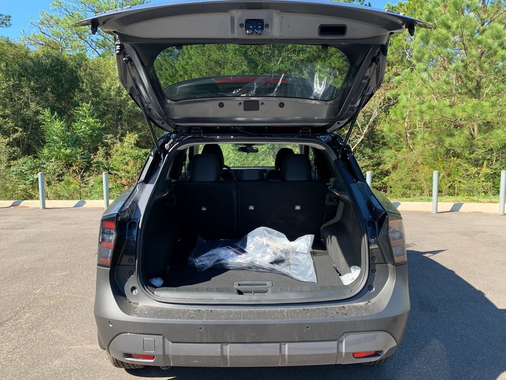 New 2026 Nissan Kicks SR image 5