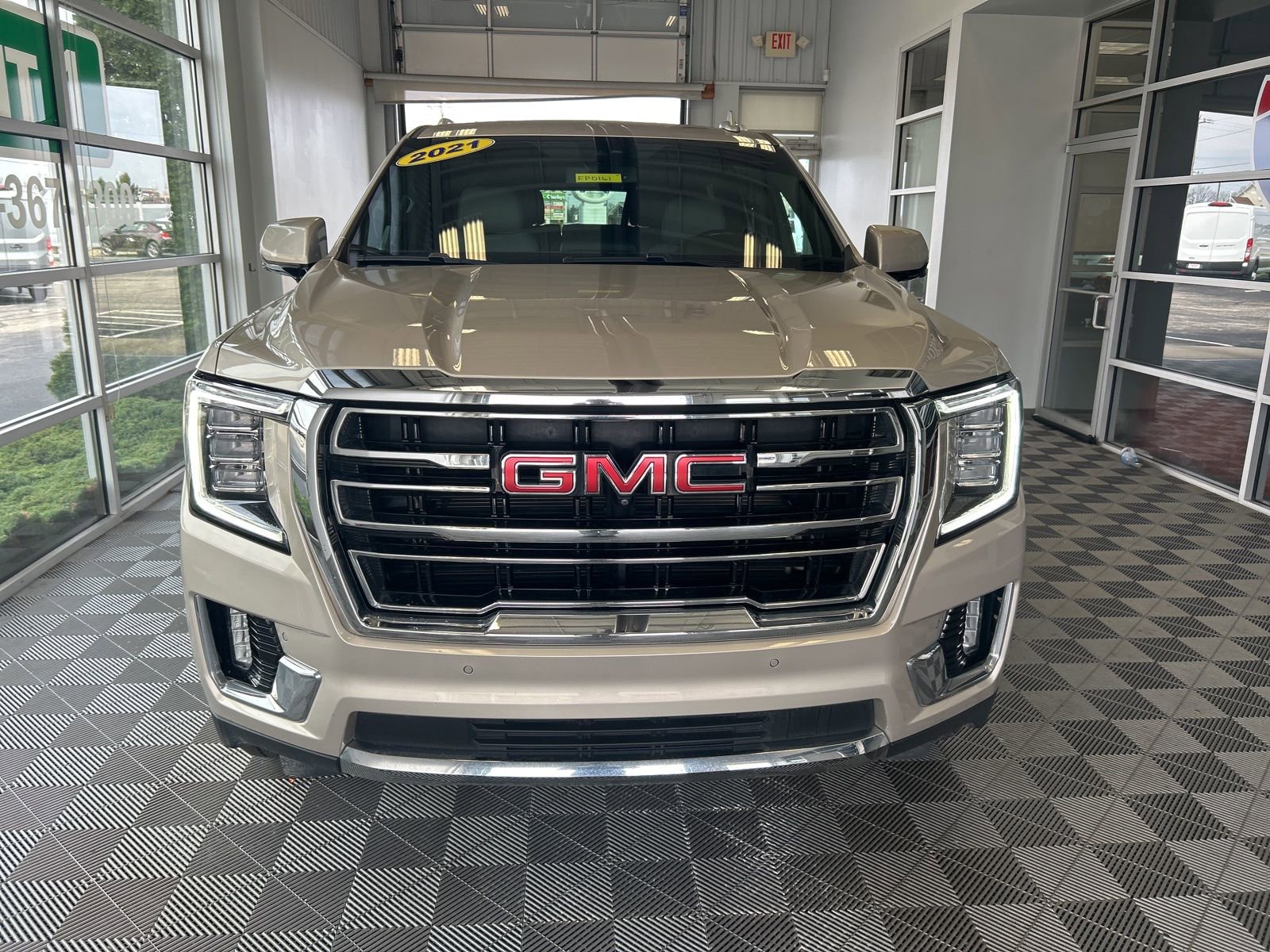 Used 2021 GMC Yukon SLT w/ SLT Luxury Plus Package AWD/4WD image 2