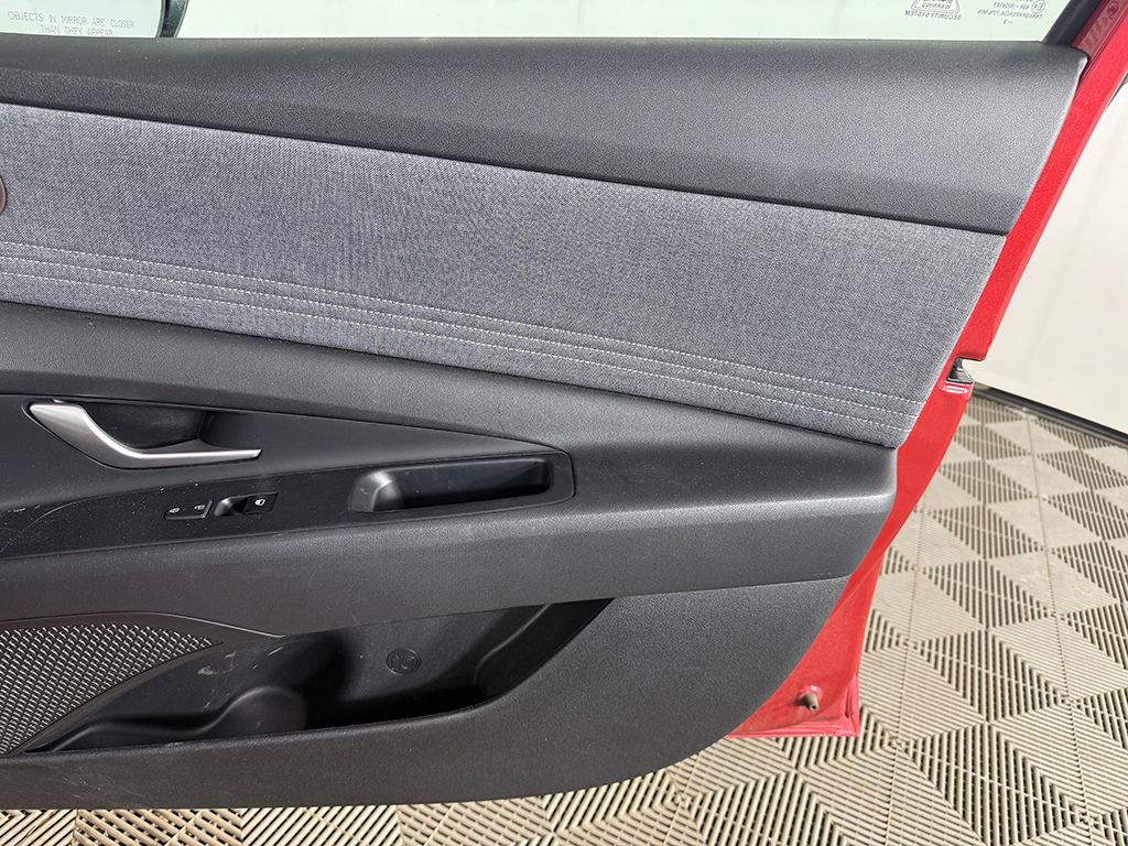 Used 2023 Hyundai Elantra Limited w/ Cargo Package FWD image 29