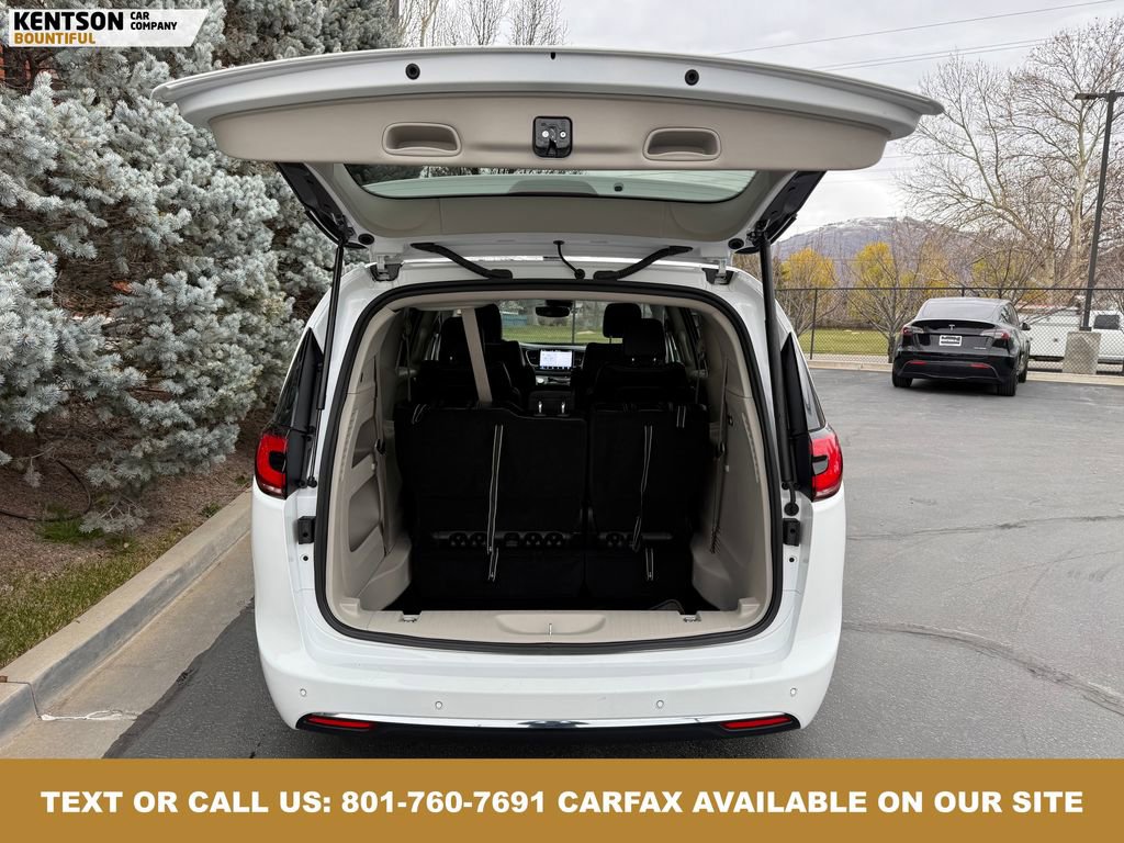 Used 2024 Chrysler Pacifica Touring-L image 34