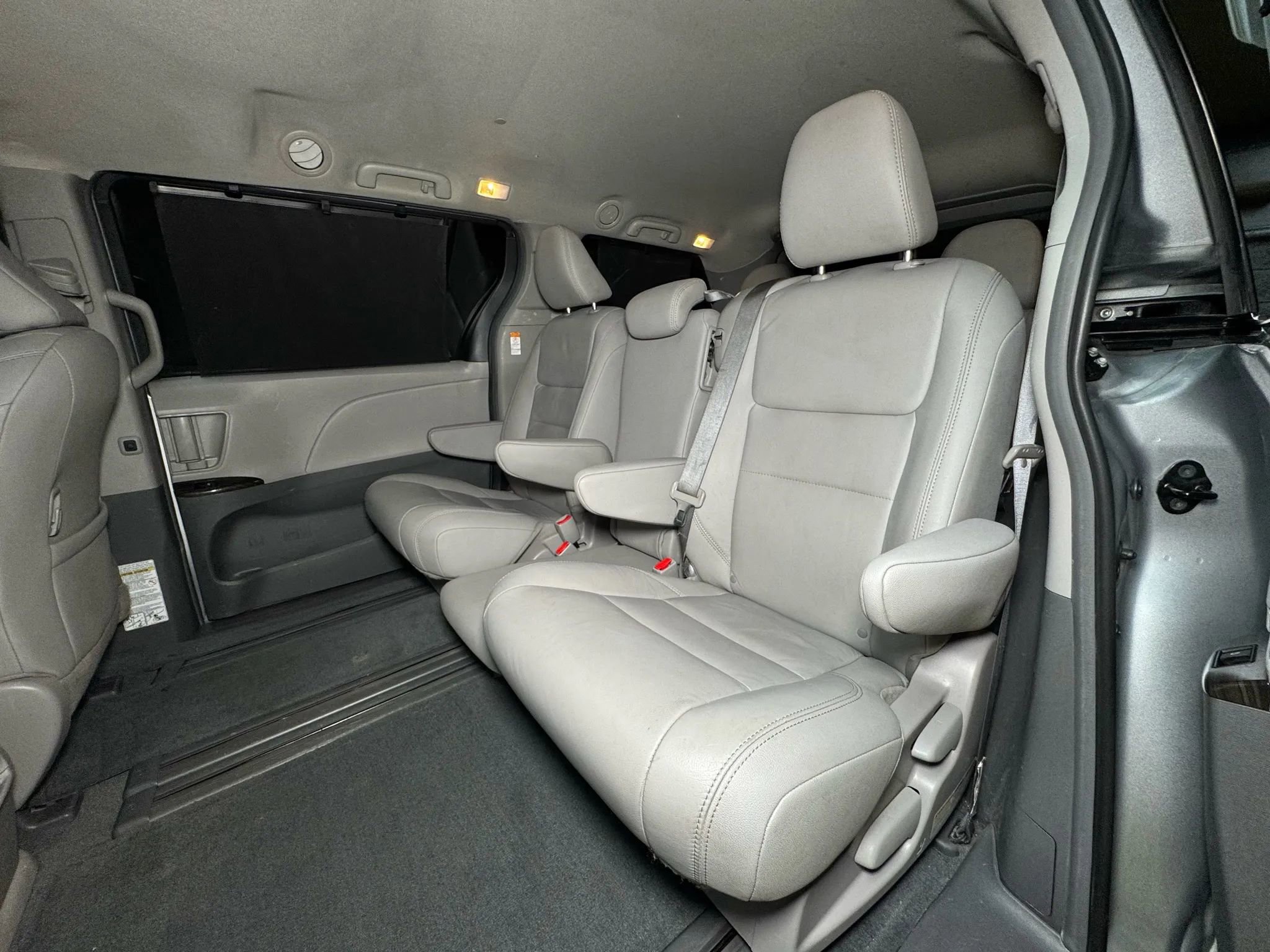 Used 2019 Toyota Sienna XLE FWD image 18