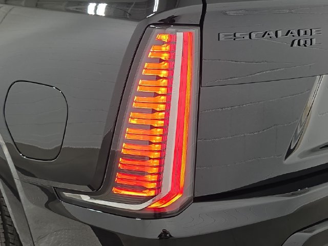 New 2026 Cadillac Escalade IQL Sport 2 w/ LPO, ONYX Package AWD/4WD image 28