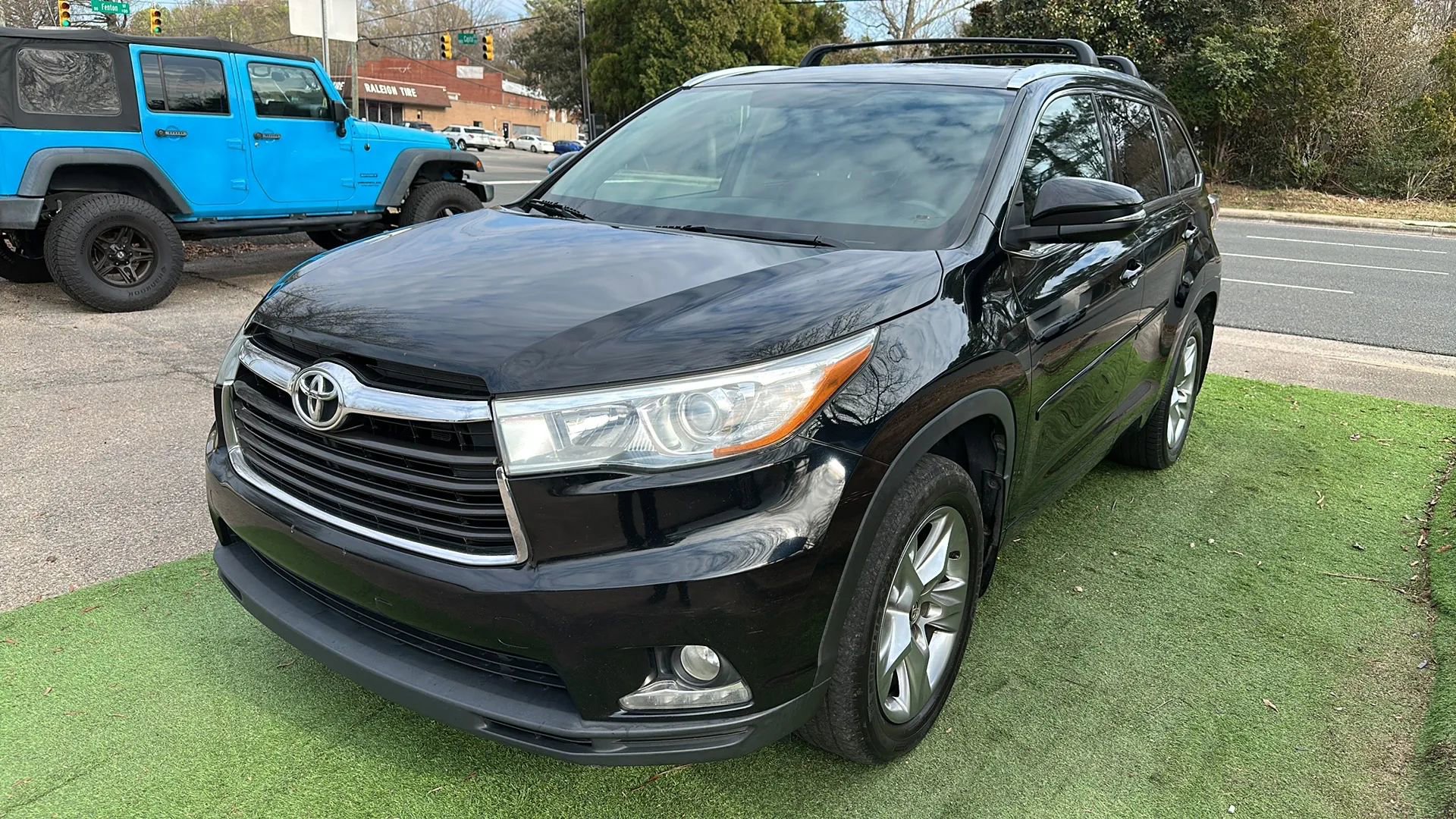 Used 2016 Toyota Highlander Limited image 3