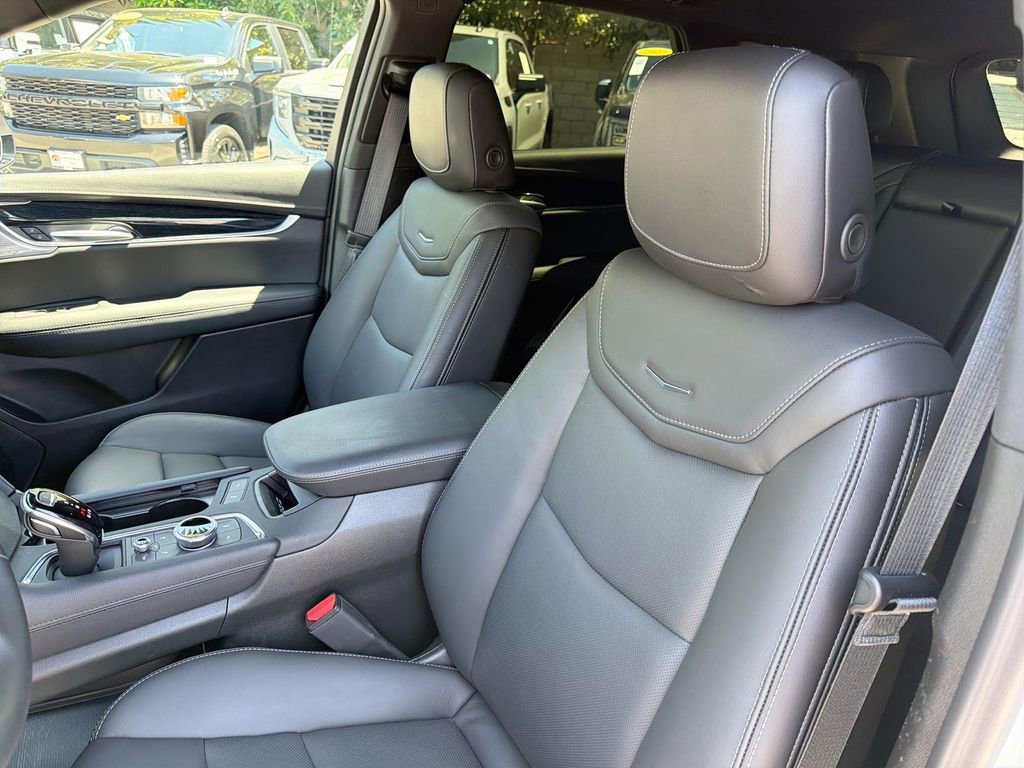 Used 2025 Cadillac XT5 Premium Luxury w/ Technology Package FWD image 24