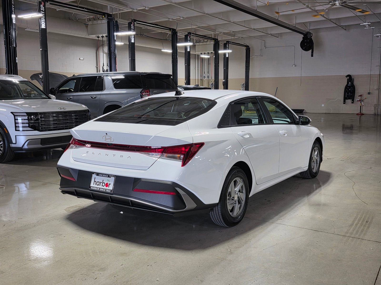 Used 2026 Hyundai Elantra SE image 7